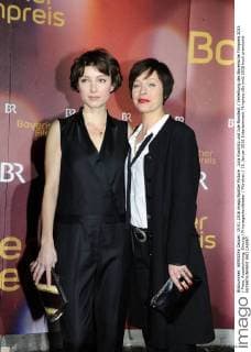 Julia Koschitz und Jule Ronstedt Verleihung des Bayerische Filmpreis 2015 Preis, Auszeichnung, Ehrung Prinzregententheater München 15. Januar 2016