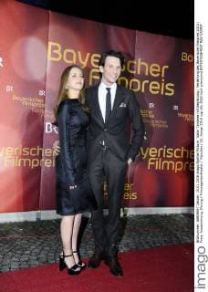 Sabin Tambrea mit Begleitung Verleihung des Bayerische Filmpreis 2015 Preis, Auszeichnung, Ehrung Prinzregententheater München 15. Januar 2016