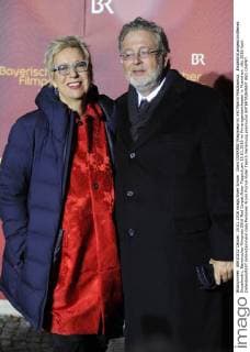 Doris DOERRIE (Regisseurin) mit Martin Moszkowicz. ,Einzelbild,angeschnittenes Einzelmotiv, Bayerischer Filmpreis 2016-Red Carpet,Roter Teppich,am 15.01.2016 im Prinzregententheater in Muenchen.