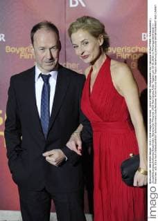 Ulrich NOETHEN (Schauspieler) mit Franziska SCHLATTNER (Schauspielerin). ,Einzelbild,angeschnittenes Einzelmotiv, Bayerischer Filmpreis 2016-Red Carpet,Roter Teppich,am 15.01.2016 im Prinzregententheater in Muenchen.