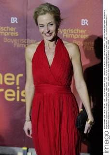 Franziska SCHLATTNER (Schauspielerin) ,Einzelbild,angeschnittenes Einzelmotiv, Bayerischer Filmpreis 2016-Red Carpet,Roter Teppich,am 15.01.2016 im Prinzregententheater in Muenchen.