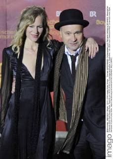 Thomas DARCHINGER (Schauspieler),mit Partnerin Katharina SCHWARZ. Bayerischer Filmpreis 2016-Red Carpet,Roter Teppich,am 15.01.2016 im Prinzregententheater in Muenchen.