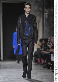 Mailänder Modewoche: Costume National Modenschau Milan Men s Fashion Week Fall Winter 2016 2017. . COSTUME NATIONAL Fashion Show. Pictured: model  RiccardoxGiordano