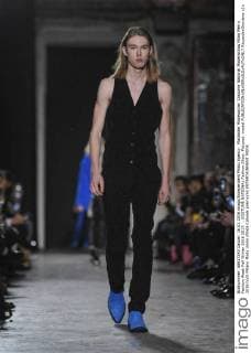 Mailänder Modewoche: Costume National Modenschau Milan Men s Fashion Week Fall Winter 2016 2017. . COSTUME NATIONAL Fashion Show. Pictured: model  RiccardoxGiordano