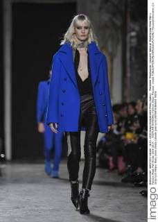 Mailänder Modewoche: Costume National Modenschau Milan Men s Fashion Week Fall Winter 2016 2017. . COSTUME NATIONAL Fashion Show. Pictured: model  RiccardoxGiordano