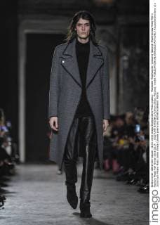 Mailänder Modewoche: Costume National Modenschau Milan Men s Fashion Week Fall Winter 2016 2017. . COSTUME NATIONAL Fashion Show. Pictured: model  RiccardoxGiordano