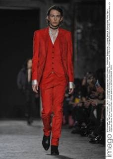 Mailänder Modewoche: Costume National Modenschau Milan Men s Fashion Week Fall Winter 2016 2017. . COSTUME NATIONAL Fashion Show. Pictured: model  RiccardoxGiordano