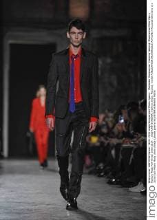 Mailänder Modewoche: Costume National Modenschau Milan Men s Fashion Week Fall Winter 2016 2017. . COSTUME NATIONAL Fashion Show. Pictured: model  RiccardoxGiordano