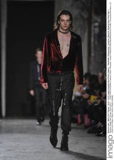 Mailänder Modewoche: Costume National Modenschau Milan Men s Fashion Week Fall Winter 2016 2017. . COSTUME NATIONAL Fashion Show. Pictured: model  RiccardoxGiordano
