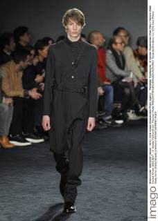 Mailänder Modewoche: Jil Sander Modenschau Milan Men s Fashion Week Herbst Winter 2016 2017 . Jil Sander FashionShow. Pictured:Model  RiccardoxGiordano