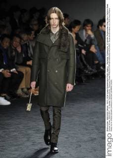 Mailänder Modewoche: Jil Sander Modenschau Milan Men s Fashion Week Herbst Winter 2016 2017 . Jil Sander FashionShow. Pictured:Model  RiccardoxGiordano