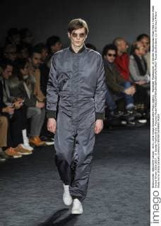 Mailänder Modewoche: Jil Sander Modenschau Milan Men s Fashion Week Herbst Winter 2016 2017 . Jil Sander FashionShow. Pictured:Model  RiccardoxGiordano