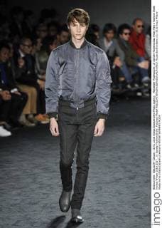 Mailänder Modewoche: Jil Sander Modenschau Milan Men s Fashion Week Herbst Winter 2016 2017 . Jil Sander FashionShow. Pictured:Model  RiccardoxGiordano