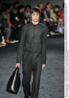 Mailänder Modewoche: Jil Sander Modenschau Milan Men s Fashion Week Herbst Winter 2016 2017 . Jil Sander FashionShow. Pictured:Model  RiccardoxGiordano