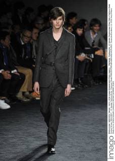 Mailänder Modewoche: Jil Sander Modenschau Milan Men s Fashion Week Herbst Winter 2016 2017 . Jil Sander FashionShow. Pictured:Model  RiccardoxGiordano