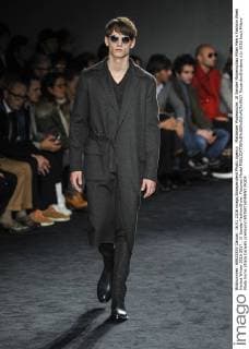 Mailänder Modewoche: Jil Sander Modenschau Milan Men s Fashion Week Herbst Winter 2016 2017 . Jil Sander FashionShow. Pictured:Model  RiccardoxGiordano