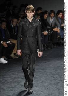 Mailänder Modewoche: Jil Sander Modenschau Milan Men s Fashion Week Herbst Winter 2016 2017 . Jil Sander FashionShow. Pictured:Model  RiccardoxGiordano