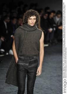 Mailänder Modewoche: Jil Sander Modenschau Milan Men s Fashion Week Herbst Winter 2016 2017 . Jil Sander FashionShow. Pictured:Model  RiccardoxGiordano