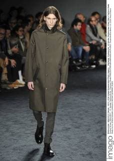 Mailänder Modewoche: Jil Sander Modenschau Milan Men s Fashion Week Herbst Winter 2016 2017 . Jil Sander FashionShow. Pictured:Model  RiccardoxGiordano