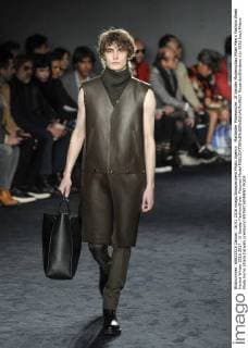 Mailänder Modewoche: Jil Sander Modenschau Milan Men s Fashion Week Herbst Winter 2016 2017 . Jil Sander FashionShow. Pictured:Model  RiccardoxGiordano