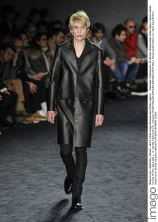 Mailänder Modewoche: Jil Sander Modenschau Milan Men s Fashion Week Herbst Winter 2016 2017 . Jil Sander FashionShow. Pictured:Model  RiccardoxGiordano