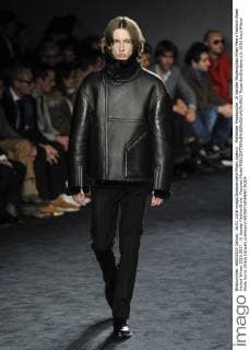 Mailänder Modewoche: Jil Sander Modenschau Milan Men s Fashion Week Herbst Winter 2016 2017 . Jil Sander FashionShow. Pictured:Model  RiccardoxGiordano