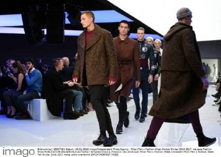 Milan Men s Fashion Week Herbst Winter 2016 2017. Versace Fashion Show  SimonaxChioccia_Fotosicki