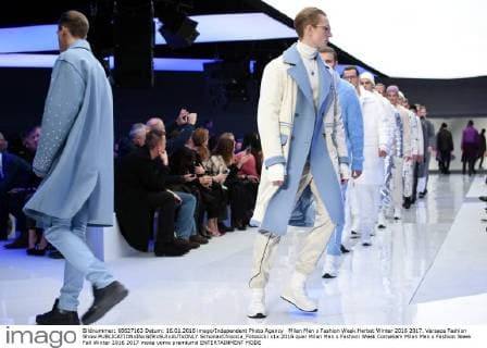 Milan Men s Fashion Week Herbst Winter 2016 2017. Versace Fashion Show  SimonaxChioccia_Fotosicki