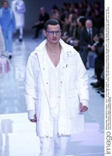A model displays a creation for Versace men s Fall-Winter 2016-2017 collection during the Milan Fashion Week in Milan, Italy, on Jan. 16, 2016. ) ITALY-MILAN-VERSACE-FASHION WEEK JinxYu 