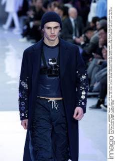 A model displays a creation for Versace men s Fall-Winter 2016-2017 collection during the Milan Fashion Week in Milan, Italy, on Jan. 16, 2016. ) ITALY-MILAN-VERSACE-FASHION WEEK JinxYu 