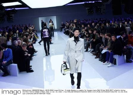 A model displays a creation for Versace men s Fall-Winter 2016-2017 collection during the Milan Fashion Week in Milan, Italy, on Jan. 16, 2016. ) ITALY-MILAN-VERSACE-FASHION WEEK JinxYu 