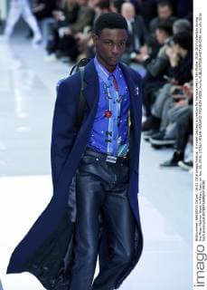 A model displays a creation for Versace men s Fall-Winter 2016-2017 collection during the Milan Fashion Week in Milan, Italy, on Jan. 16, 2016. ) ITALY-MILAN-VERSACE-FASHION WEEK JinxYu 