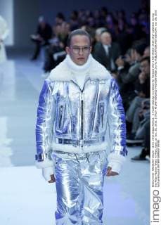 A model displays a creation for Versace men s Fall-Winter 2016-2017 collection during the Milan Fashion Week in Milan, Italy, on Jan. 16, 2016. ) ITALY-MILAN-VERSACE-FASHION WEEK JinxYu 