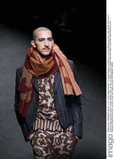 A model displays a creation of Vivienne Westwood men s Fall-Winter 2016-2017 collection during Milan Fashion Week in Milan, Italy, on Jan. 17, 2016. ) ITALY-MILAN-FASHION WEEK-VIVIENNE WESTWOOD JinxYu 