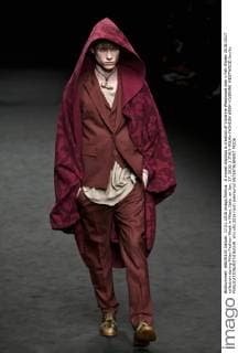 A model displays a creation of Vivienne Westwood men s Fall-Winter 2016-2017 collection during Milan Fashion Week in Milan, Italy, on Jan. 17, 2016. ) ITALY-MILAN-FASHION WEEK-VIVIENNE WESTWOOD JinxYu 
