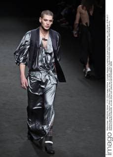 A model displays a creation of Vivienne Westwood men s Fall-Winter 2016-2017 collection during Milan Fashion Week in Milan, Italy, on Jan. 17, 2016. ) ITALY-MILAN-FASHION WEEK-VIVIENNE WESTWOOD JinxYu 