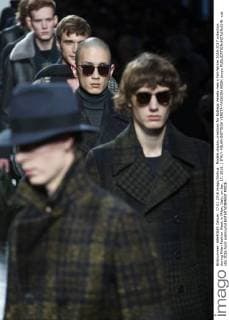 Models display creations for Bottega Veneta men s Fall-Winter 2016-2017 collection during Milan Fashion Week in Milan, Italy, on Jan. 17, 2016. ) ITALY-MILAN-BOTTEGA VENETA-FASHION WEEK jinxyu 