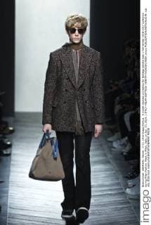 A model displays a creation for Bottega Veneta men s Fall-Winter 2016-2017 collection during Milan Fashion Week in Milan, Italy, on Jan. 17, 2016. ) ITALY-MILAN-BOTTEGA VENETA-FASHION WEEK jinxyu 