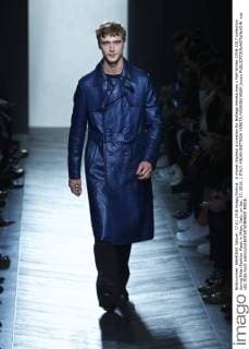 A model displays a creation for Bottega Veneta men s Fall-Winter 2016-2017 collection during Milan Fashion Week in Milan, Italy, on Jan. 17, 2016. ) ITALY-MILAN-BOTTEGA VENETA-FASHION WEEK jinxyu 