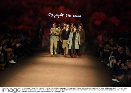 Milan Men s Fashion Week - Etro Modenschau Milan Men s Fashion Week Fall Winter 2016 2017. 2016 2017. Etro Fashion Show  SimonaxChioccia_Fotosicki