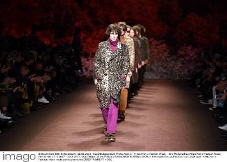 Milan Men s Fashion Week - Etro Modenschau Milan Men s Fashion Week Fall Winter 2016 2017. 2016 2017. Etro Fashion Show  SimonaxChioccia_Fotosicki