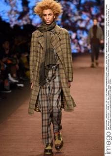 Milan Men s Fashion Week - Etro Modenschau Milan Men s Fashion Week Fall Winter 2016 2017. 2016 2017. Etro Fashion Show  SimonaxChioccia_Fotosicki