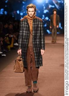 Milan Men s Fashion Week - Etro Modenschau Milan Men s Fashion Week Fall Winter 2016 2017. 2016 2017. Etro Fashion Show. Pictured Lucky Blue  SimonaxChioccia_Fotosicki