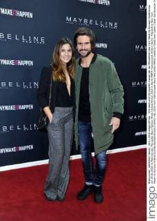 Tom Beck und Chryssanthi Kavazi bei der Maybelline New York Make-Up Runway Modenschau am 18.01.2016 im Rahmen der Mercedes-Benz Fashion Week Herbst Winter 2016 in Berlin MBFW Fashionweek 2016 in Berlin- Maybelline New York Make-Up Runway 