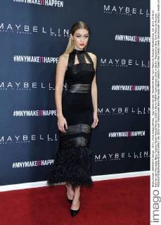 Gigi Hadid bei der Maybelline New York Make-Up Runway Modenschau am 18.01.2016 im Rahmen der Mercedes-Benz Fashion Week Herbst Winter 2016 in Berlin MBFW Fashionweek 2016 in Berlin- Maybelline New York Make-Up Runway 