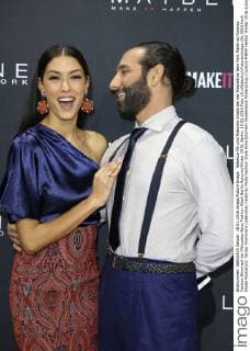 Rebecca Mir und Massimo Sinato bei der Maybelline New York Make-Up Runway Fashion Show auf der Mercedes-Benz Fashion Week Berlin Autumn Winter 2016. Berlin, 18.01.2016 Foto:xS.xGabschx xFuturexImage