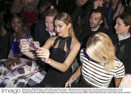 Gigi Hadid bei der Maybelline New York Make-Up Runway Fashion Show auf der Mercedes-Benz Fashion Week Berlin Autumn Winter 2016. Berlin, 18.01.2016 Foto:xS.xGabschx xFuturexImage