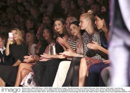 Sophie Hermann, Ann-Kathrin Brömmel, Motsi Mabuse, Gigi Hadid, Lena Gercke, Mandy Capristo, Franziska Knuppe und Rebecca Mir bei der Maybelline New York Make-Up Runway Fashion Show auf der Mercedes-Benz Fashion Week Berlin Autumn Winter 2016. Berlin, 18.01.2016 Foto:xS.xGabschx xFuturexImage