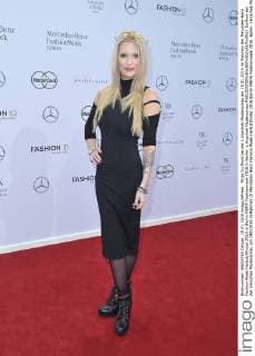 Mirja Du Mont bei der L.Hoschek Modenschau am 19.01.2016 im Rahmen der Mercedes-Benz Fashion Week Herbst Winter 2016 in Berlin MBFW Fashionweek 2016 in Berlin- L.Hoschek Modenschau 