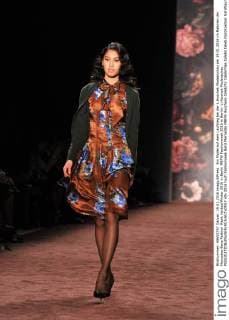 Ein Model auf dem Laufsteg bei der L.Hoschek Modenschau am 19.01.2016 im Rahmen der Mercedes-Benz Fashion Week Herbst Winter 2016 in Berlin MBFW Fashionweek 2016 in Berlin- L.Hoschek Modenschau 